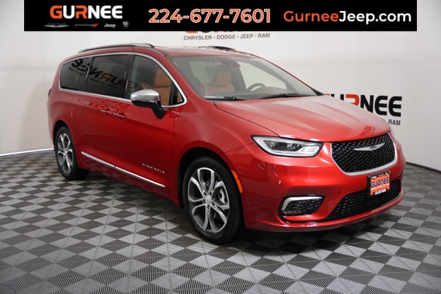 2026 Chrysler Pacifica Pinnacle's photo