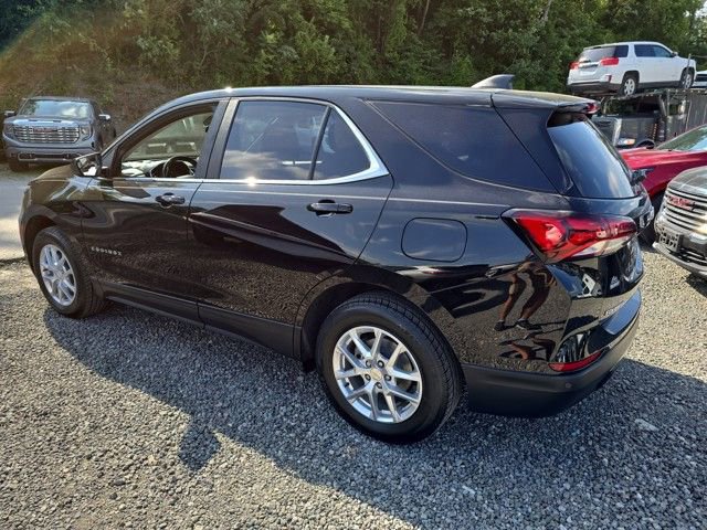 2022 Chevrolet Equinox LT photo 2