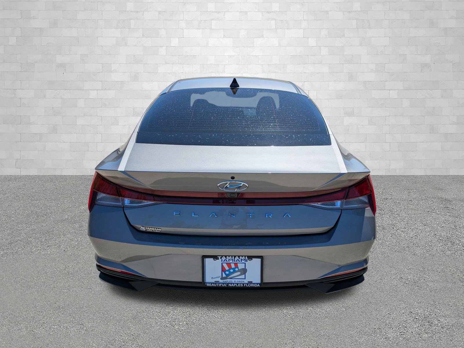 2023 Hyundai Elantra SEL photo 3