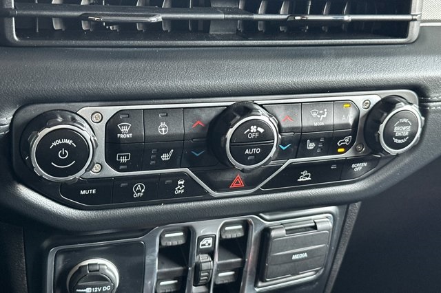 2024 Jeep Wrangler Sahara photo 19