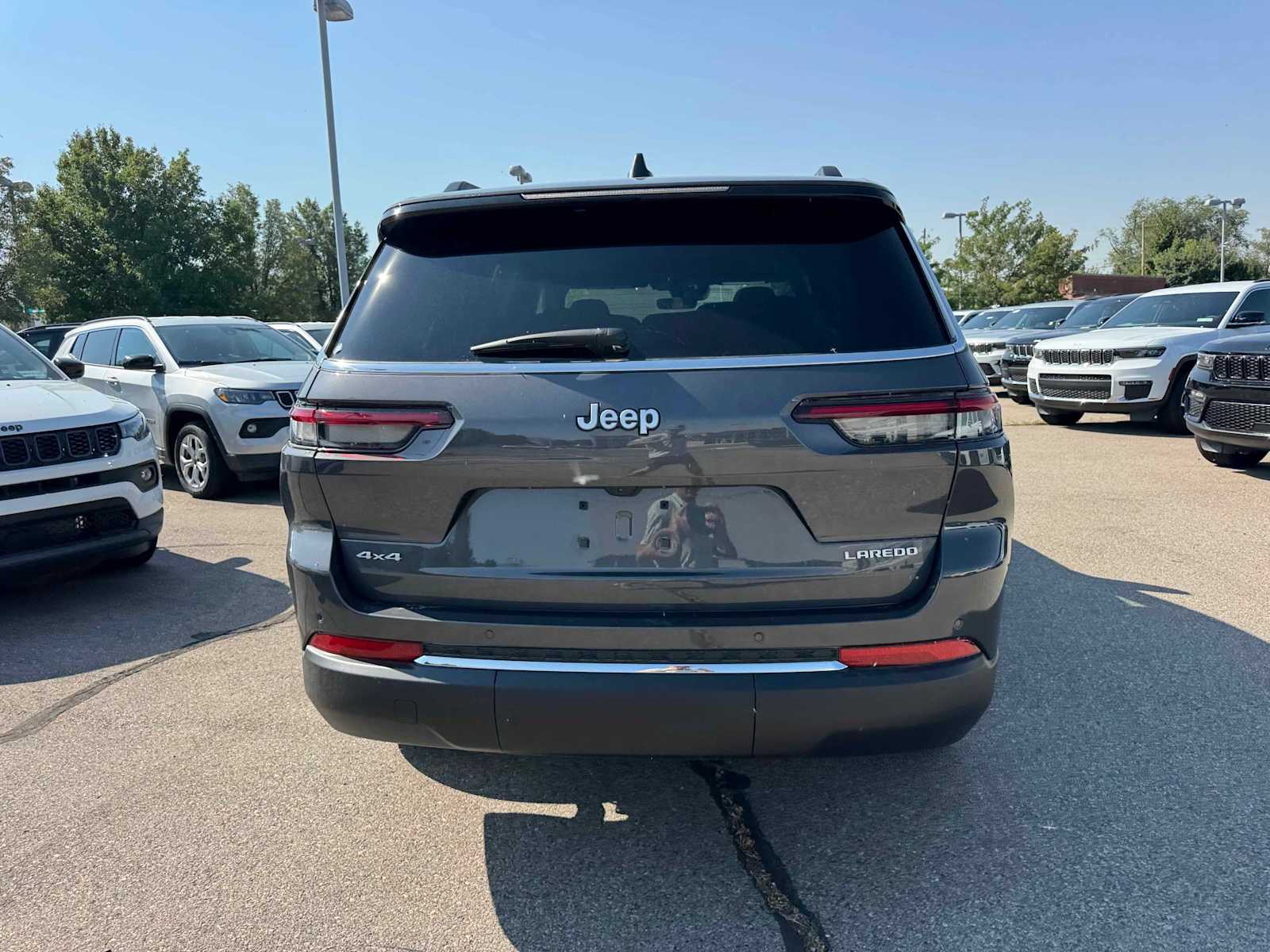 2025 Jeep Grand Cherokee Laredo photo 4