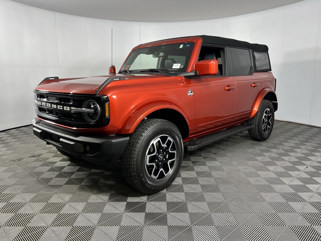2023 Ford Bronco Outer Banks photo 2