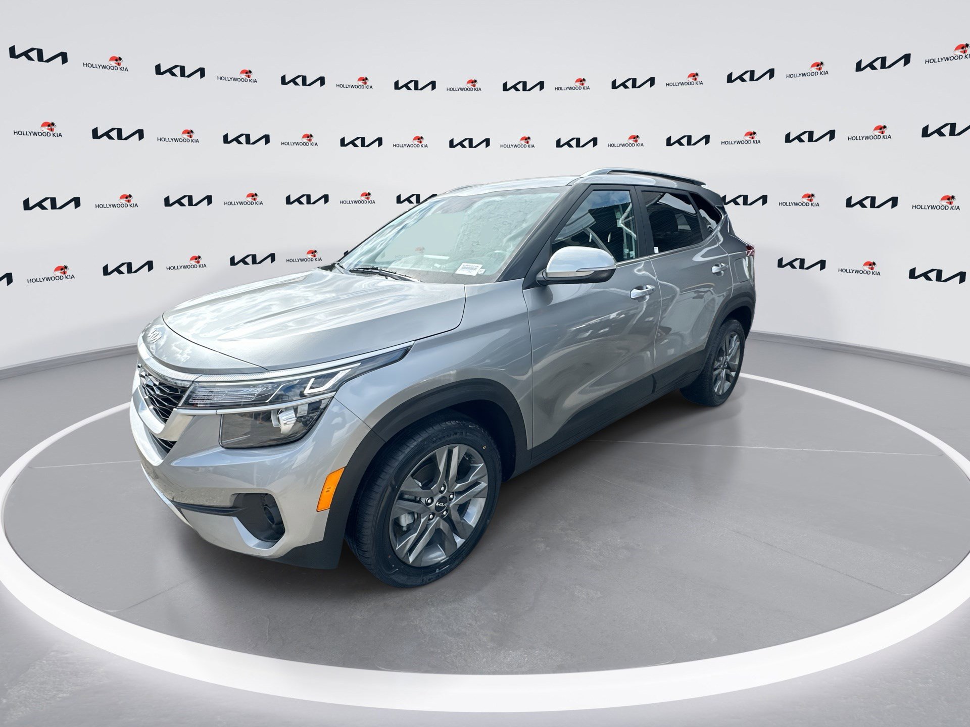 2022 Kia Seltos S Nightfall Edition photo 3