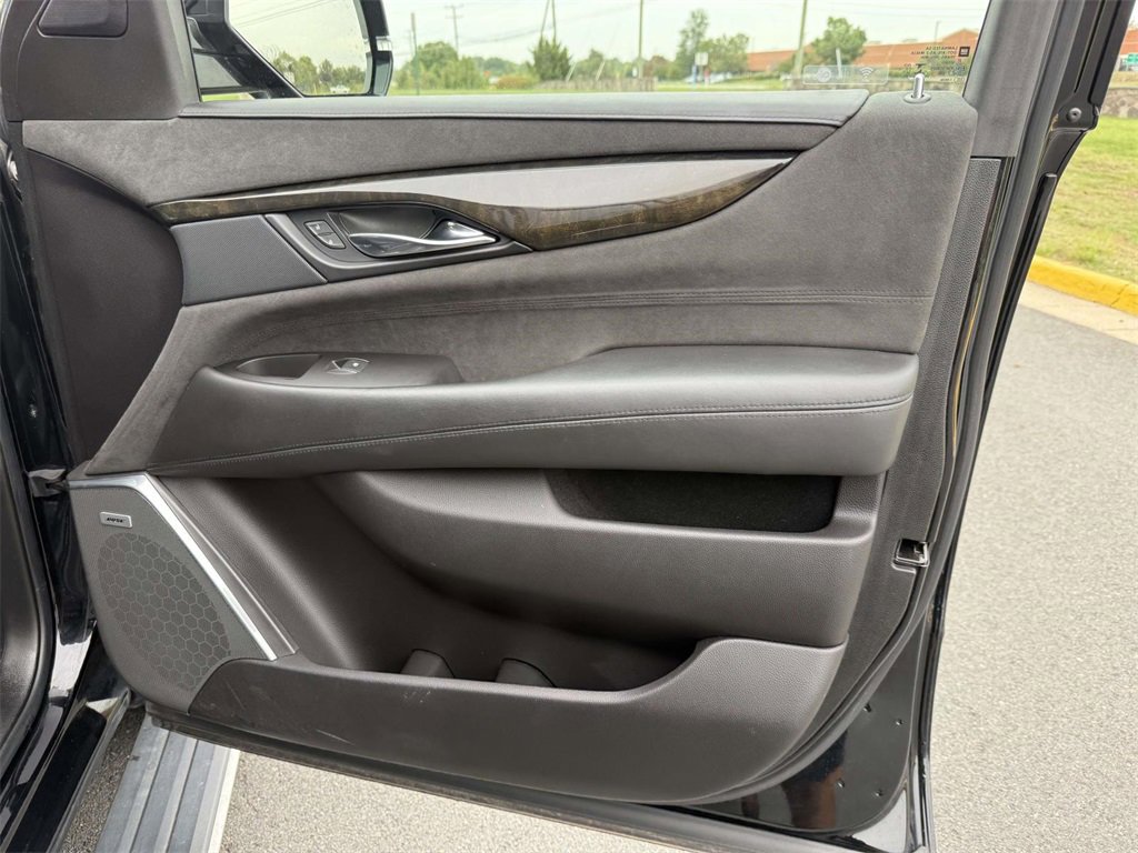 2019 Cadillac Escalade ESV Platinum photo 16