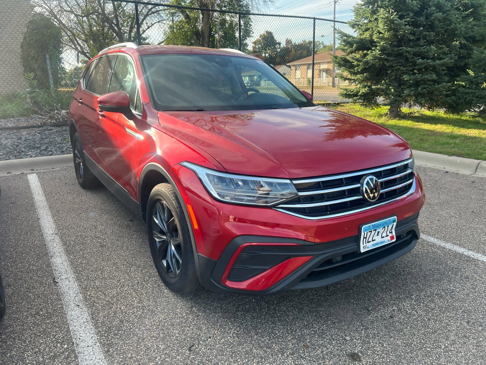 2022 Volkswagen Tiguan SE photo 2