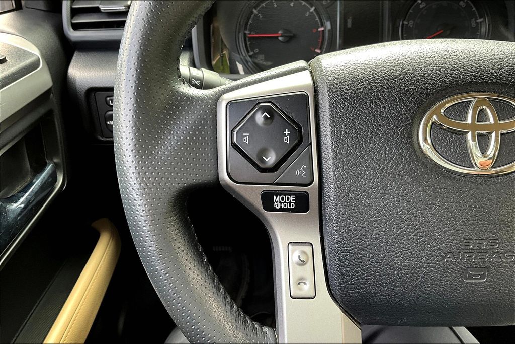 2020 Toyota 4Runner SR5 Premium photo 27