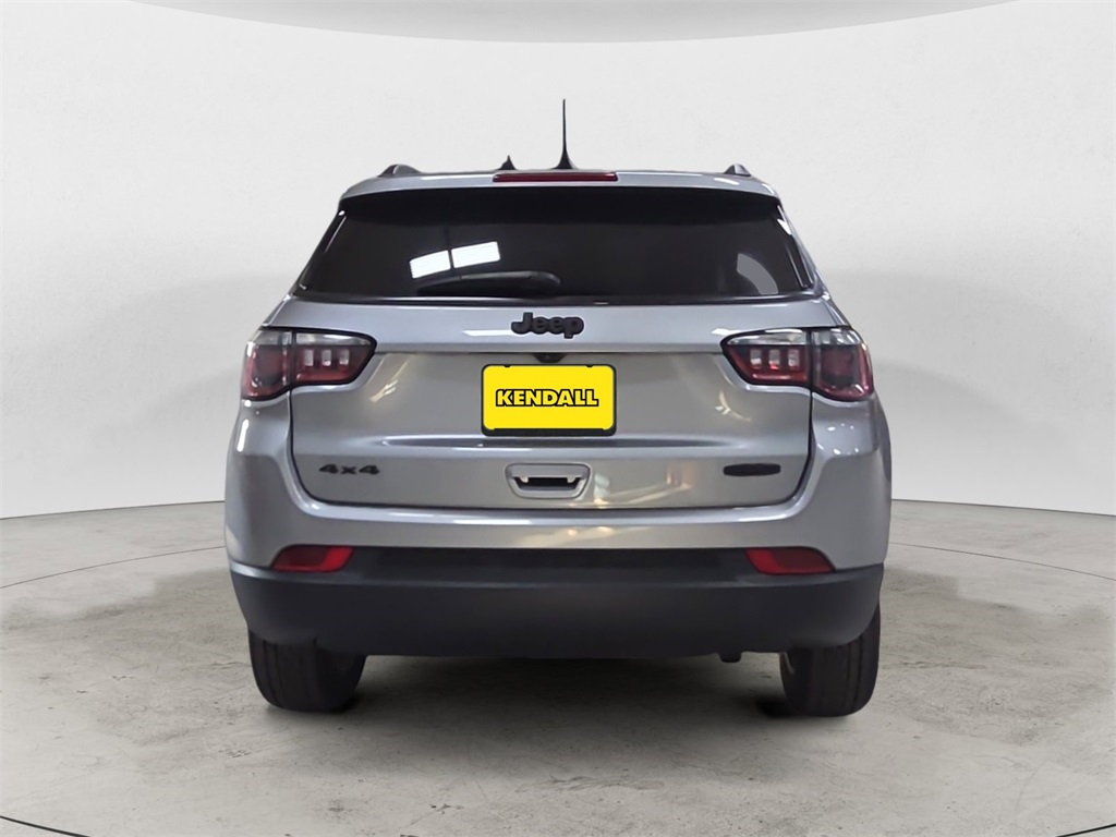 2022 Jeep Compass Latitude photo 3