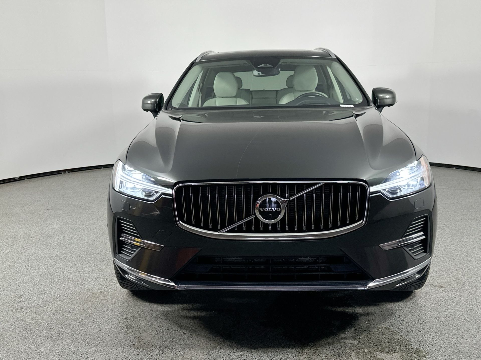 2022 Volvo XC60 Inscription photo 2