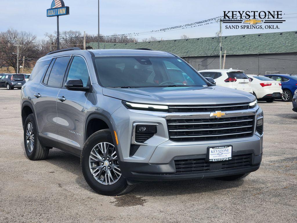 2025 Chevrolet Traverse LT's photo
