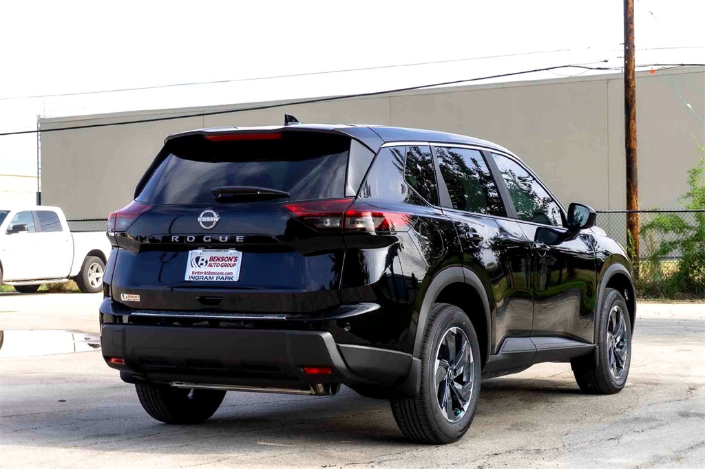2026 Nissan Rogue SV photo 4