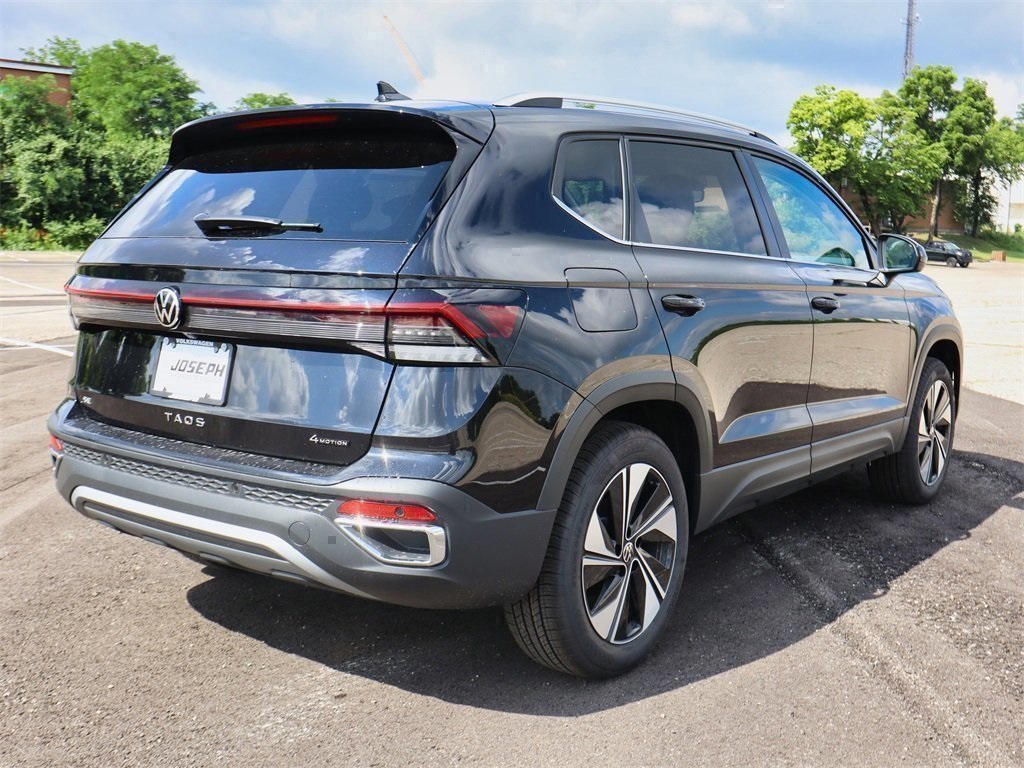 2025 Volkswagen Taos SE photo 4