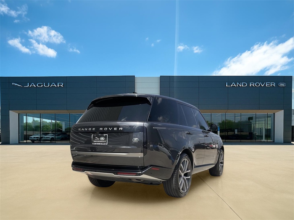 2023 Land Rover Range Rover SE photo 4