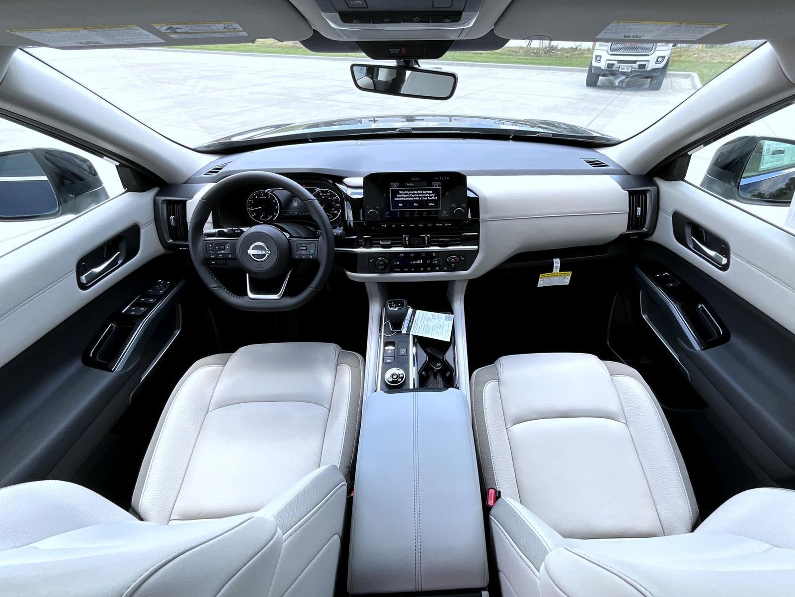 2025 Nissan Pathfinder SL photo 14