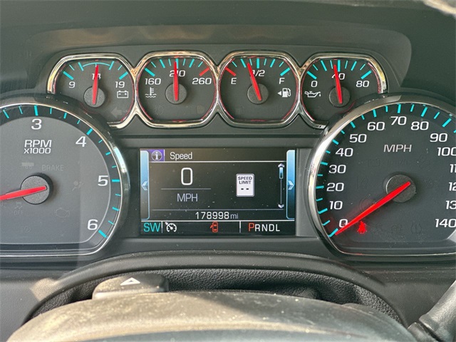 2018 Chevrolet Suburban Premier photo 32