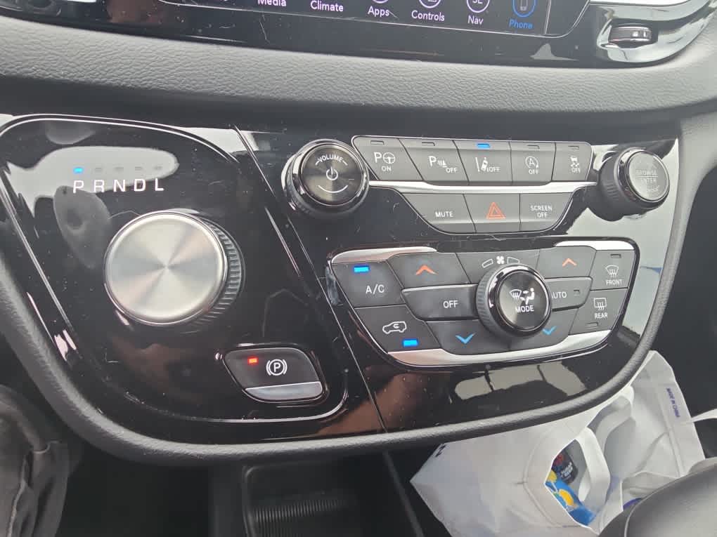 2018 Chrysler Pacifica Touring Plus photo 11