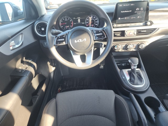 2024 Kia Forte LXS photo 2