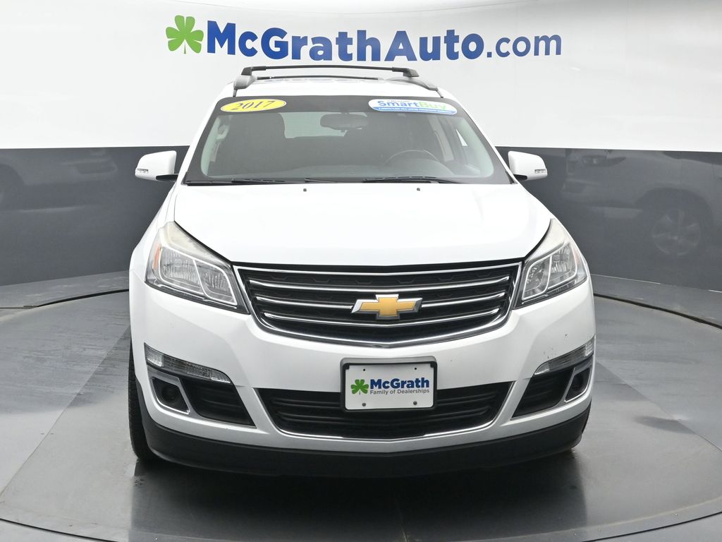 2017 Chevrolet Traverse 1LT photo 2