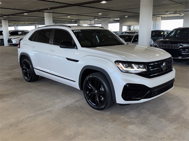 2023 Volkswagen Atlas Cross Sport SEL R-Line Black's photo