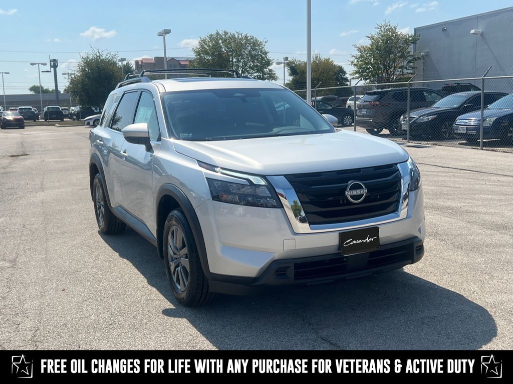 2025 Nissan Pathfinder SV photo 2
