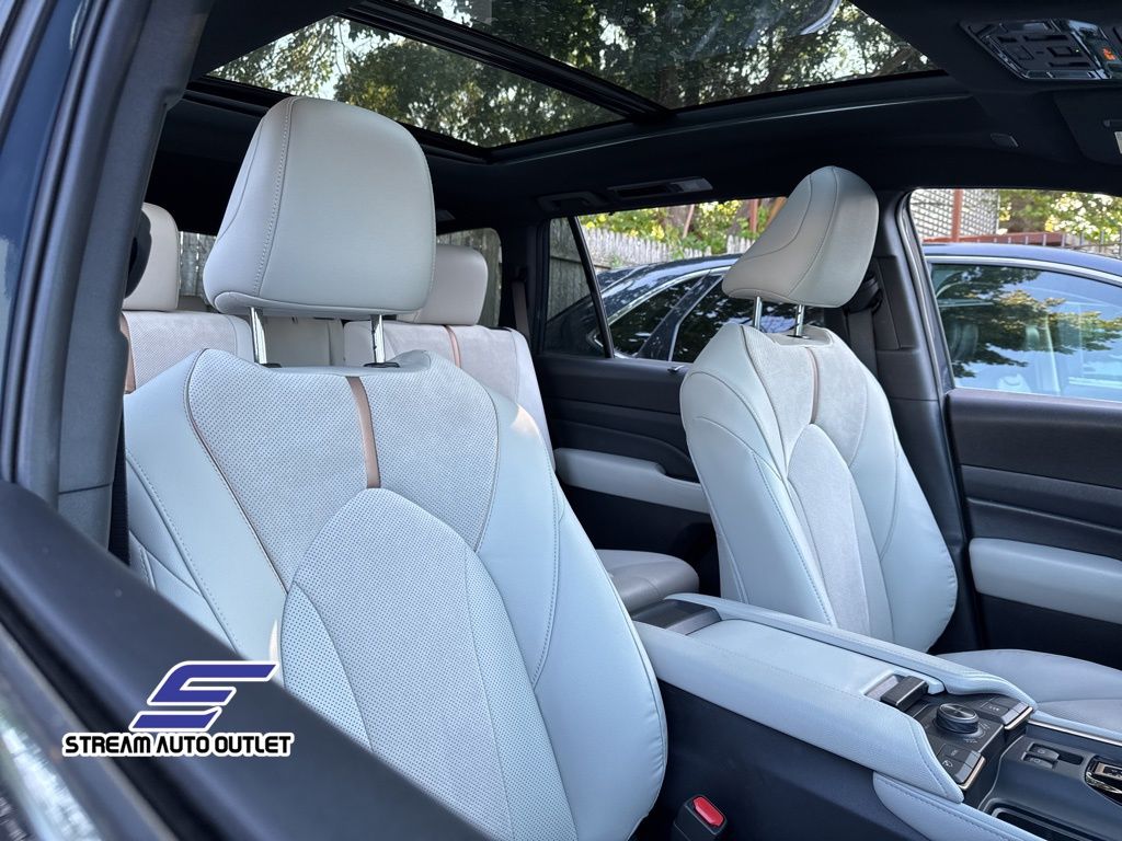 2024 Toyota Grand Highlander Hybrid MAX Limited photo 7