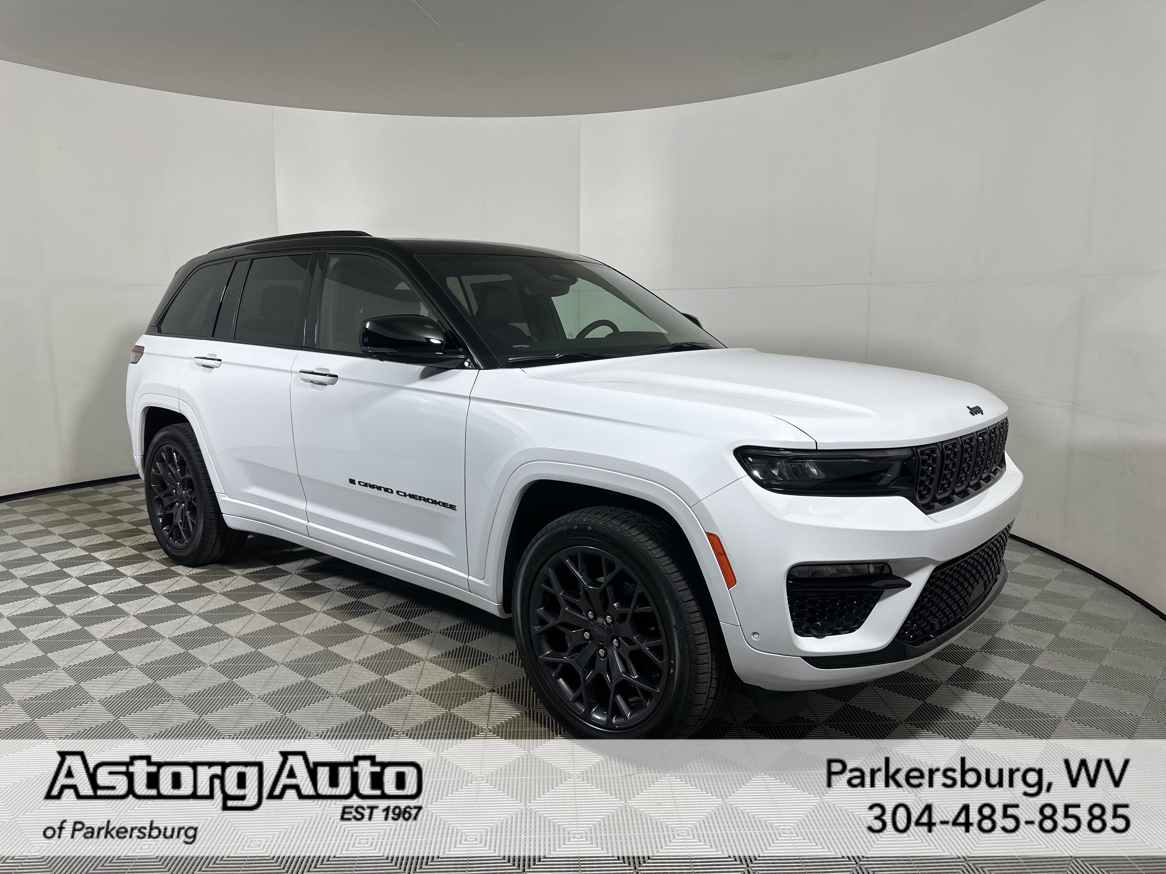 2025 Jeep Grand Cherokee Summit's photo