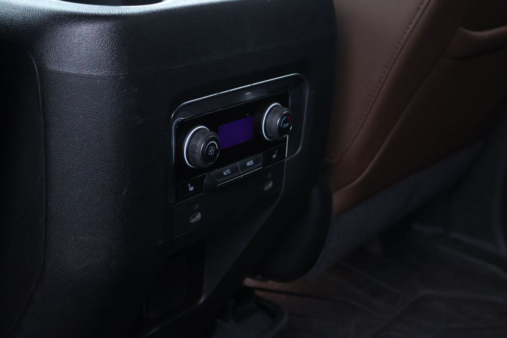 2021 Chevrolet Suburban High Country photo 37