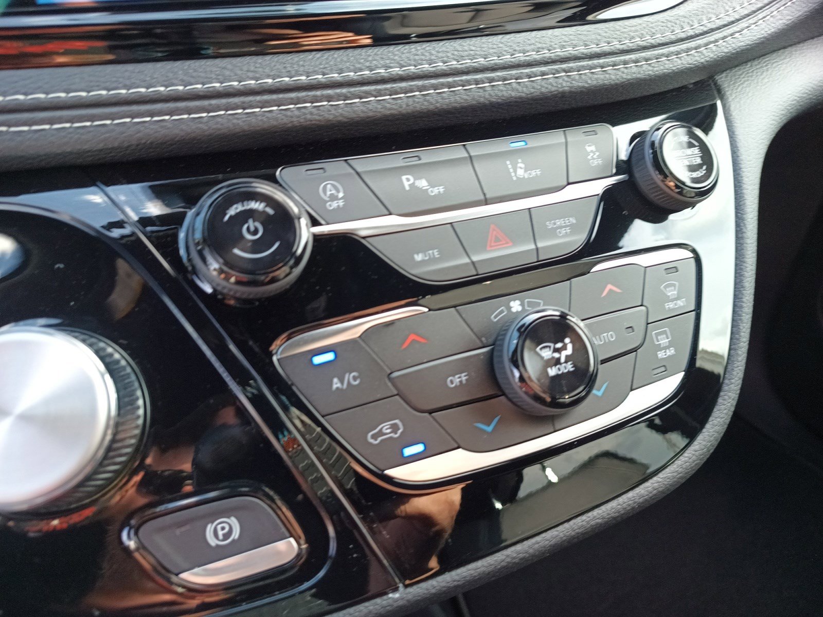 2026 Chrysler Pacifica photo 16