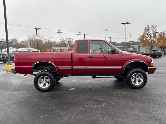 2000 Chevrolet S-10 Pickup photo 4