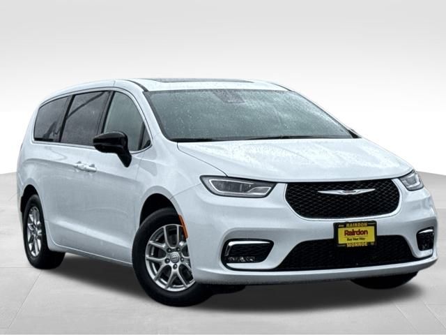 2026 Chrysler Pacifica Select's photo