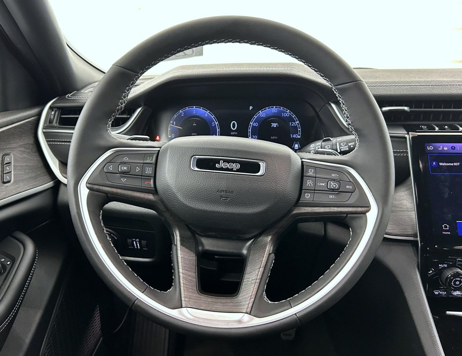 2025 Jeep Grand Cherokee Limited photo 11