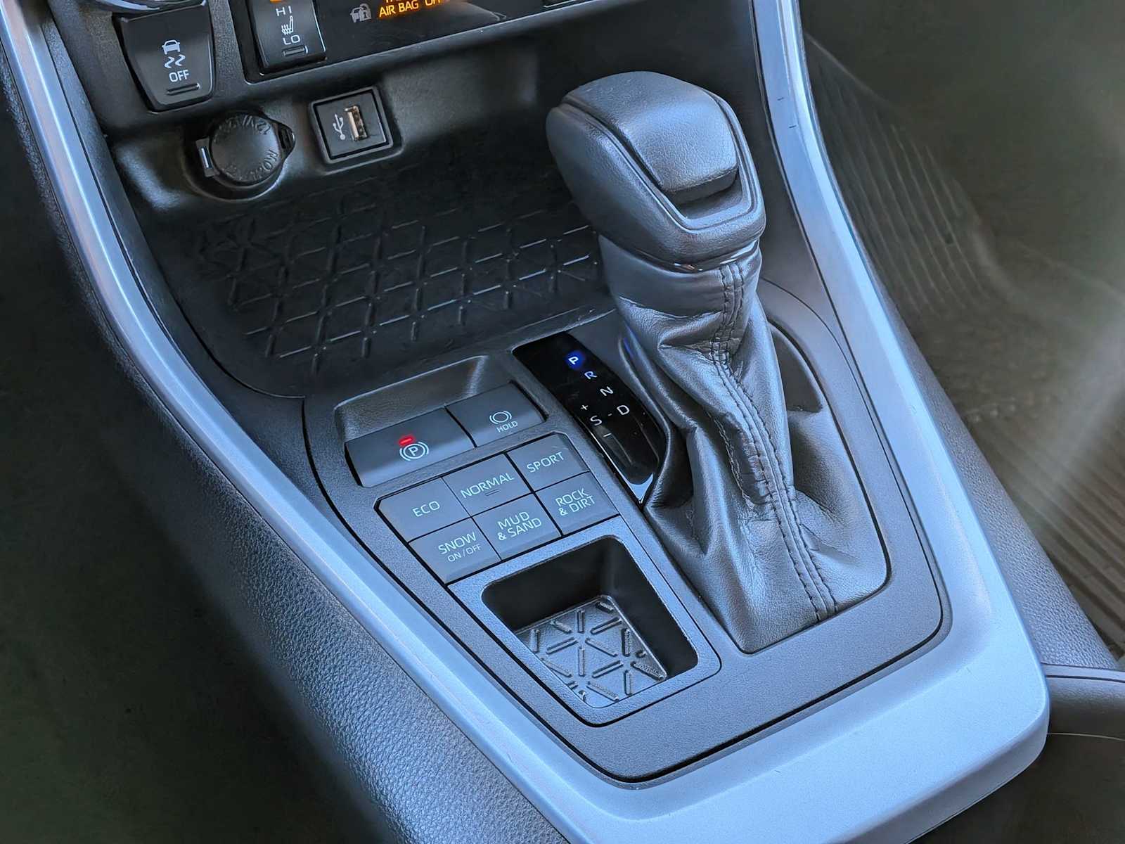 2024 Toyota RAV4 XLE photo 30