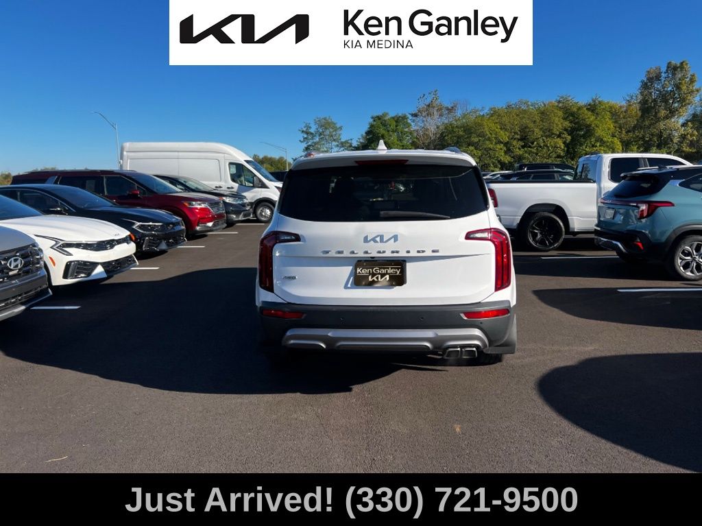 2022 Kia Telluride S photo 3