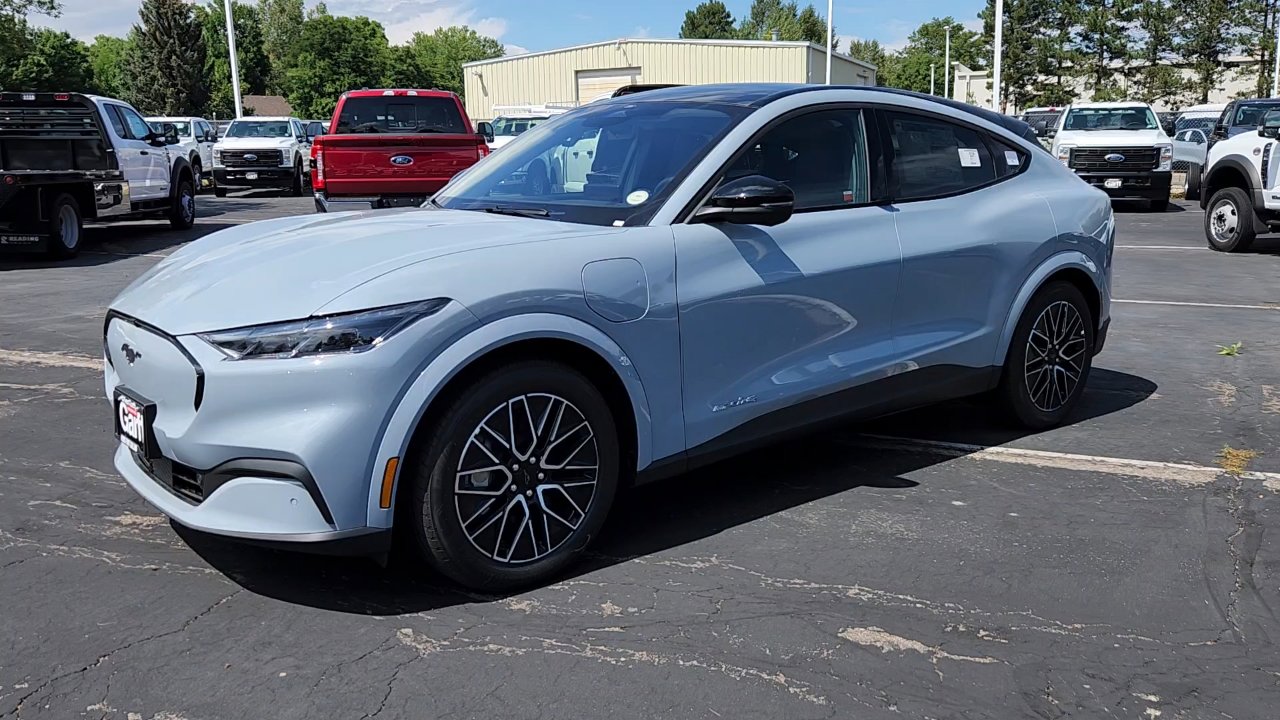 2025 Ford Mustang Mach-E Premium photo 2