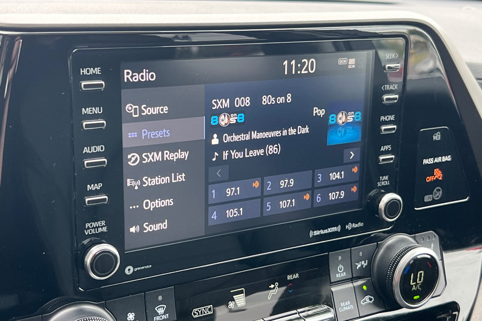 2021 Toyota Highlander XLE photo 13