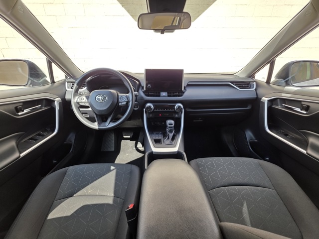 2024 Toyota RAV4 XLE photo 13