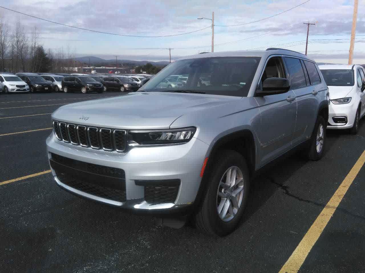 2023 Jeep Grand Cherokee L Laredo's photo