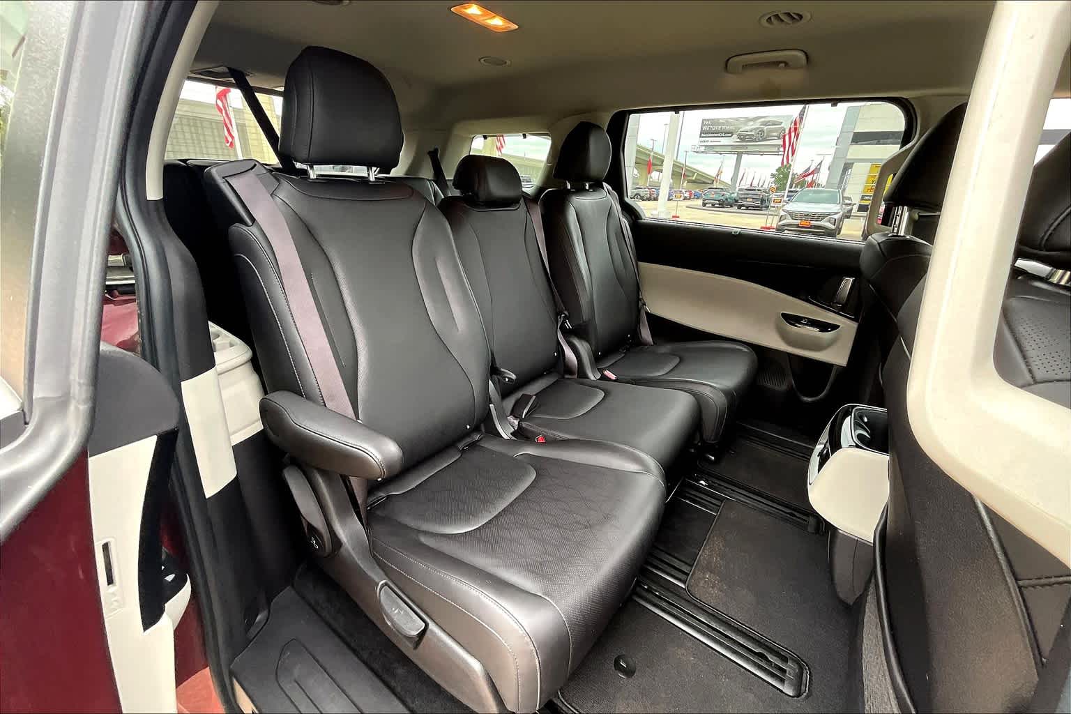 2022 Kia Carnival EX photo 17