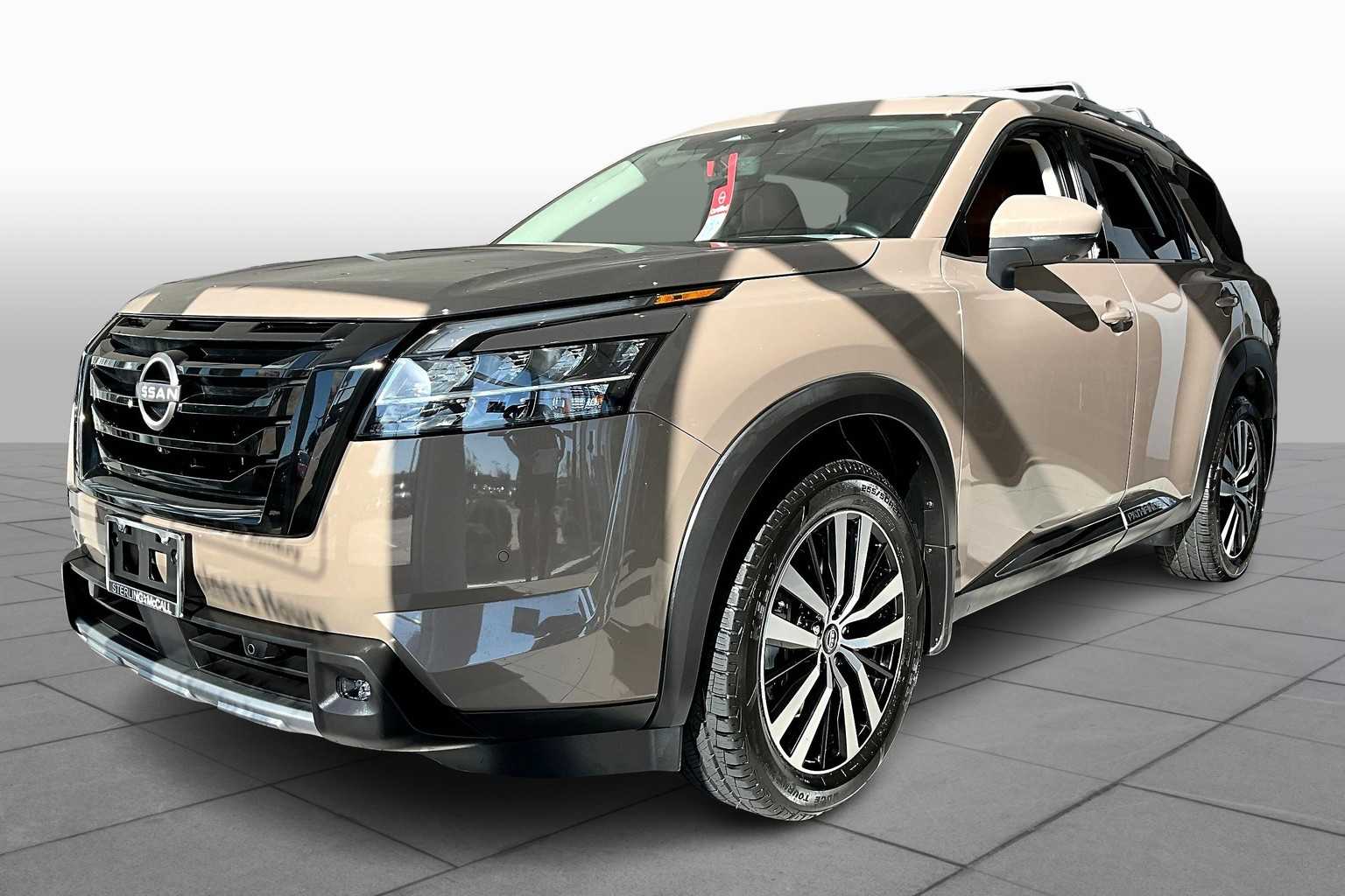 2023 Nissan Pathfinder Platinum photo 2
