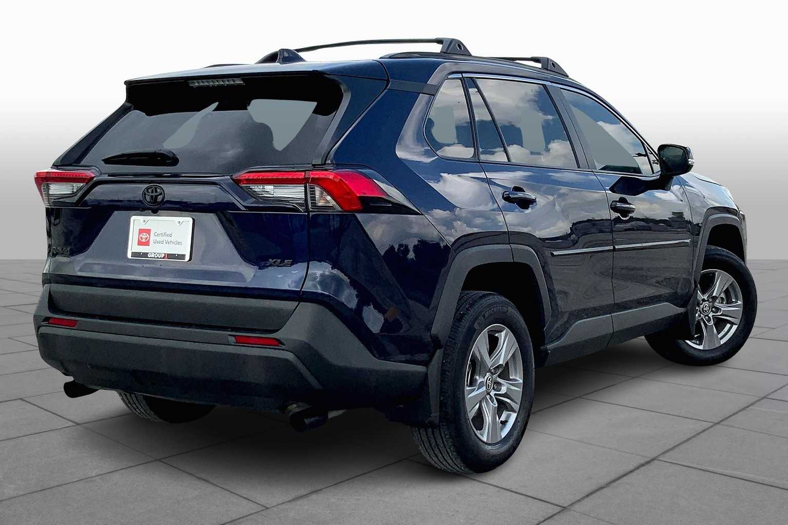 2024 Toyota RAV4 XLE photo 12