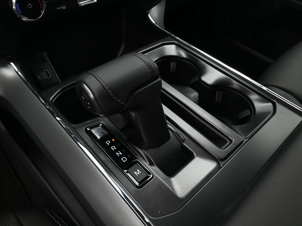 2025 Ford F-150 XLT photo 17