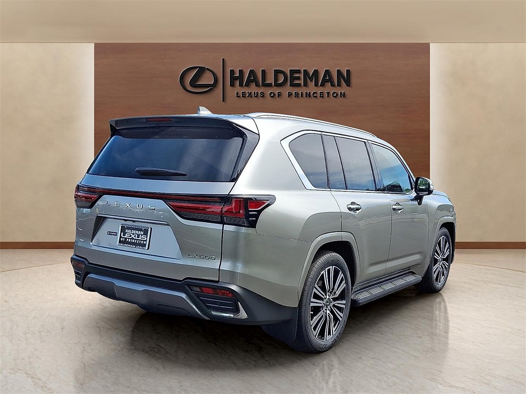 2025 Lexus LX 600 Luxury photo 4
