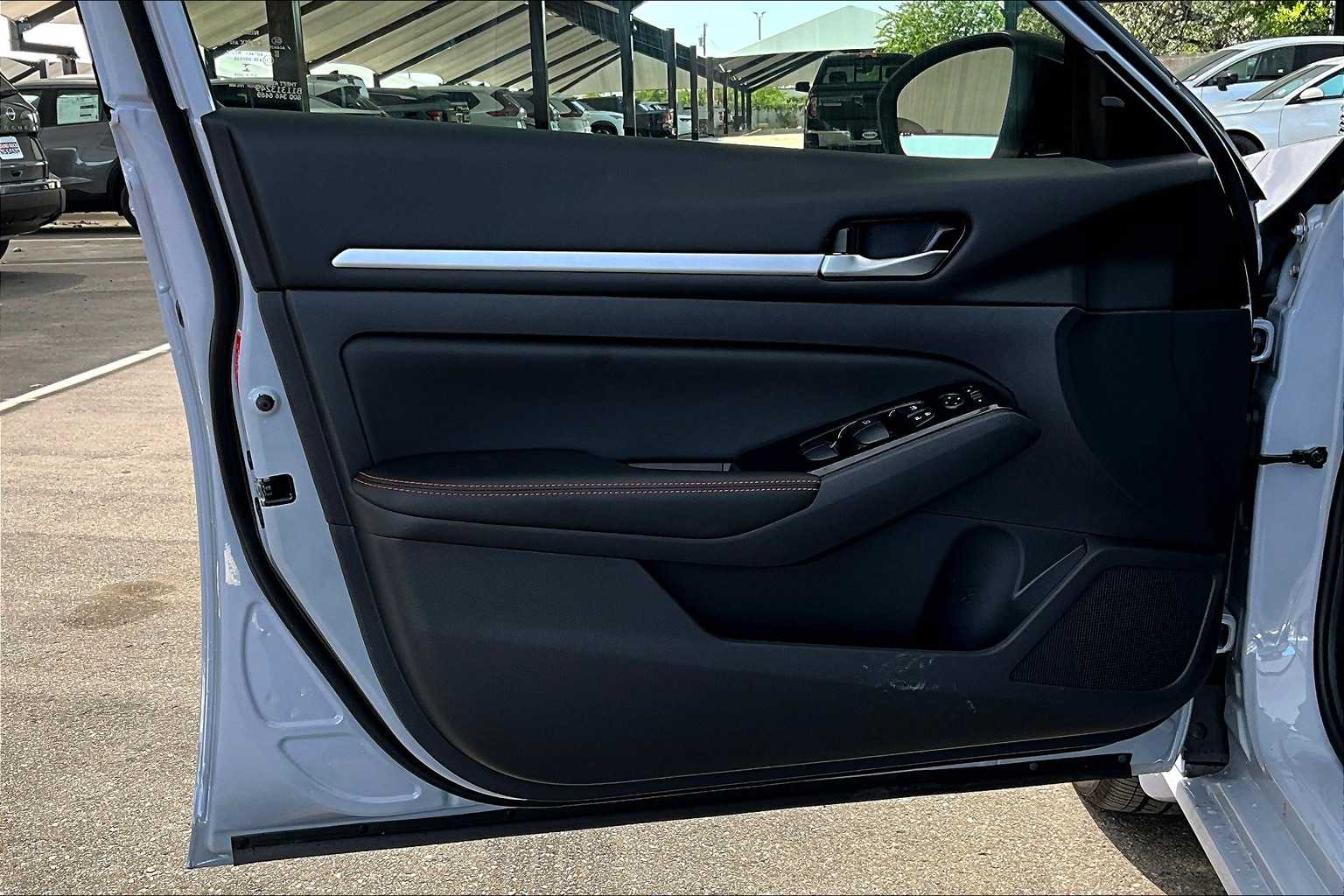 2025 Nissan Altima 2.5 SR photo 12
