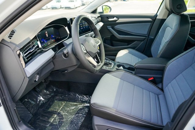2025 Volkswagen Jetta 1.5T SE photo 3