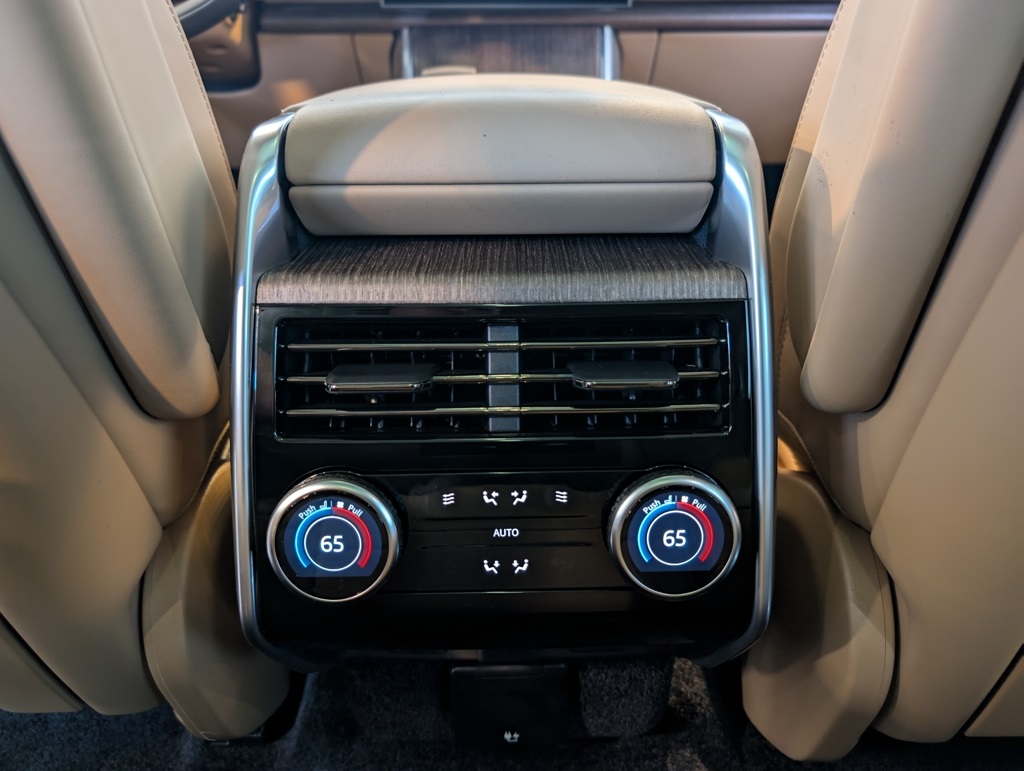 2025 Land Rover Range Rover SE photo 20
