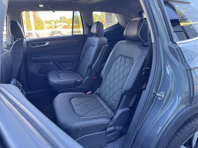 2024 Volkswagen Atlas SEL Premium R-Line photo 16