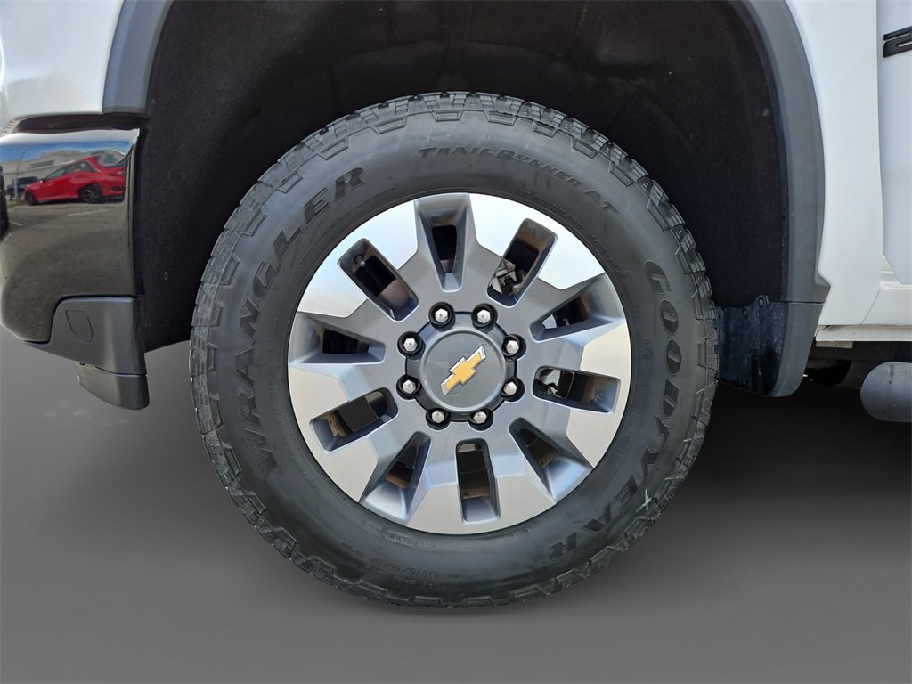 2023 Chevrolet Silverado 2500HD Custom photo 13