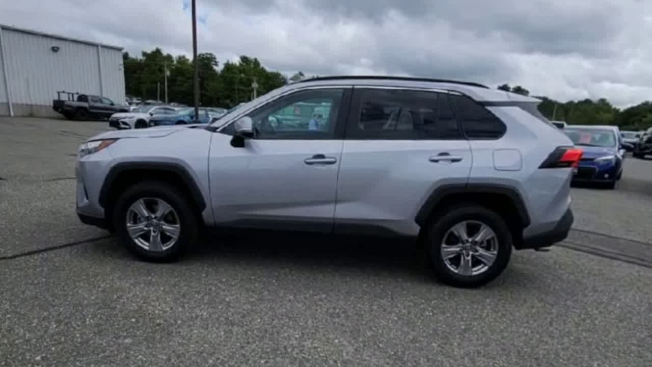 2024 Toyota RAV4 XLE photo 4