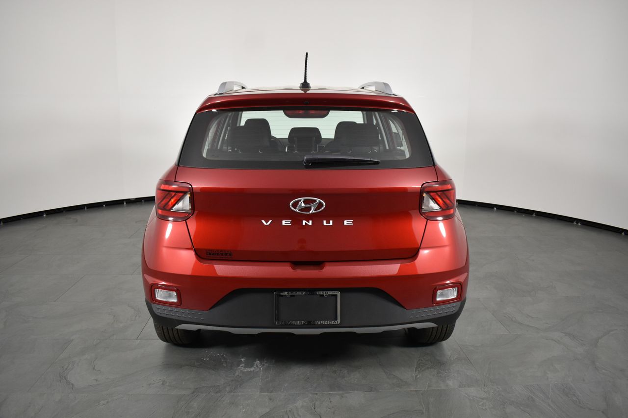 2025 Hyundai Venue SEL photo 3