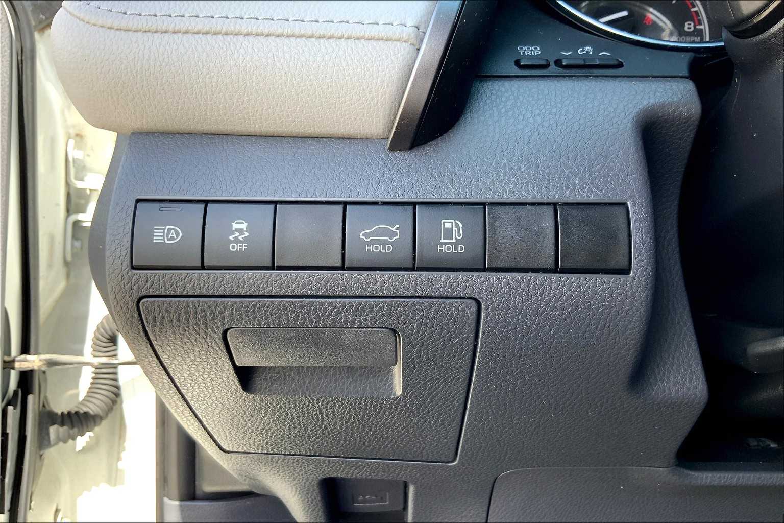 2019 Toyota Camry LE photo 28