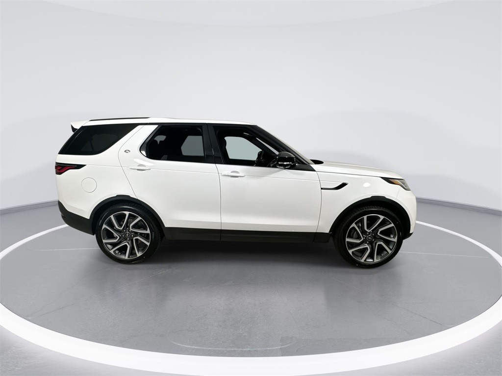 2025 Land Rover Discovery S photo 8